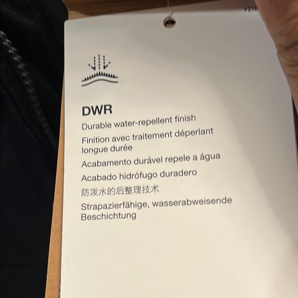 The North Face Black Hmlyn down Parka. Mens size small - Picture 4 of 11